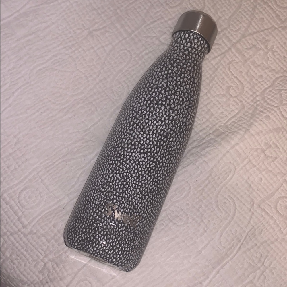 swell water bottle